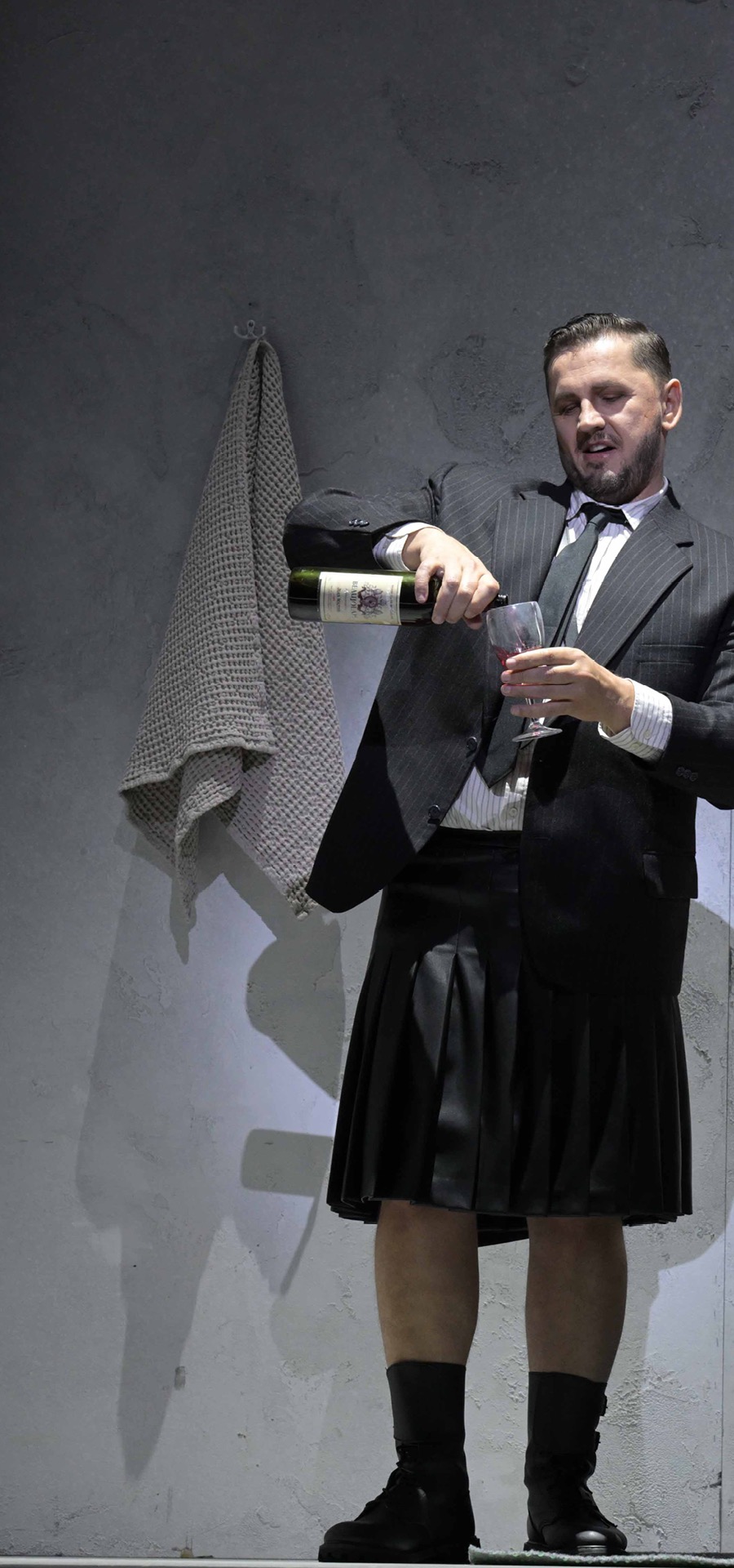 Yuriy Mynenko in Giulio Cesare at Oper Frankfurt, photo by Barbara Aumüller